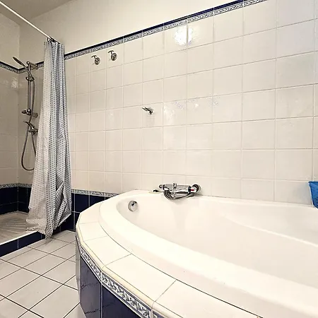 Belle Maison Mas Grenier - 14 Personnes - 11 Lits - Piscine Privee - Grand Jardin - Jeux Enfants - Parking Gratuit Sur Place *