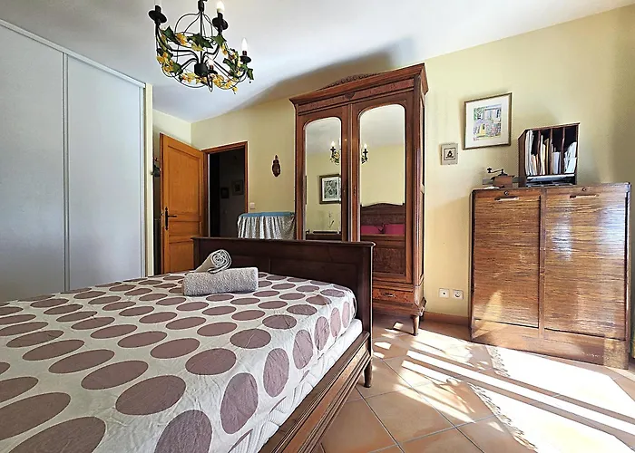 Belle Maison Mas Grenier - 14 Personnes - 11 Lits - Piscine Privee - Grand Jardin - Jeux Enfants - Parking Gratuit Sur Place